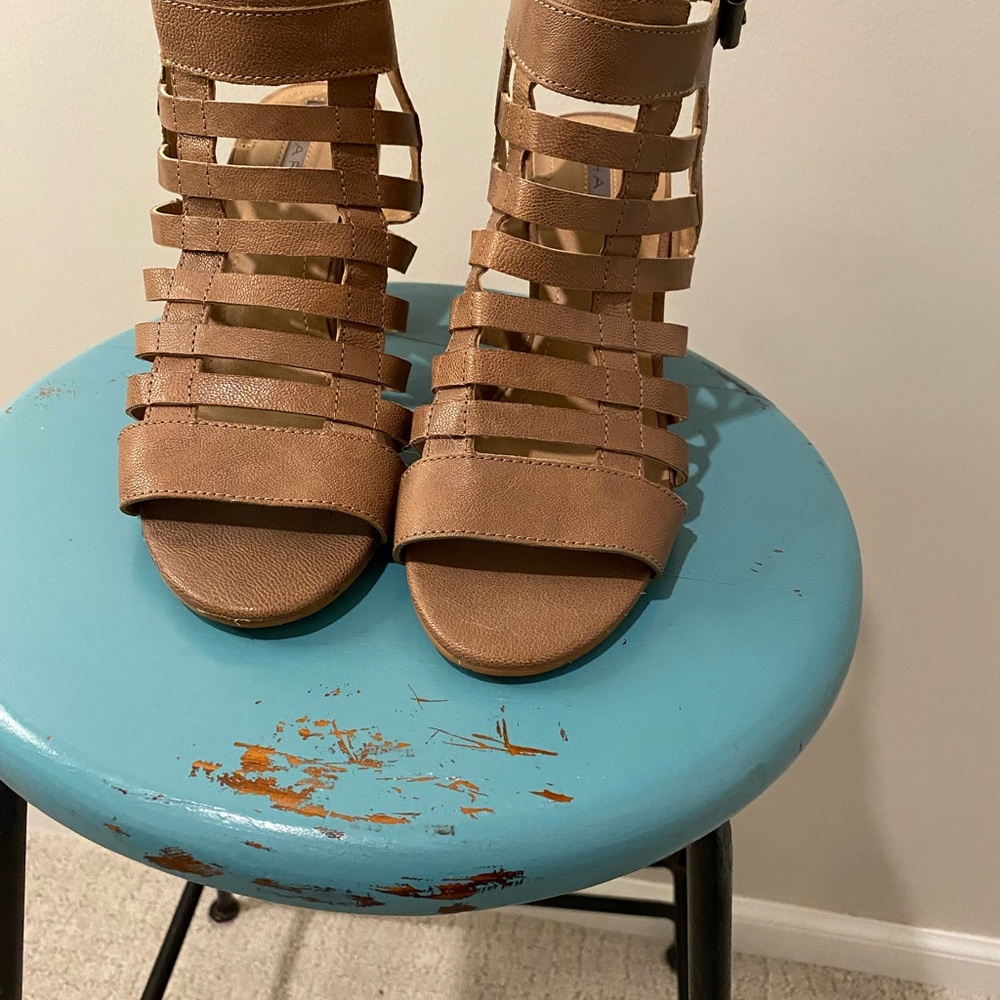 Tahari Avid Chunky Block Heel Sandals - Size 7